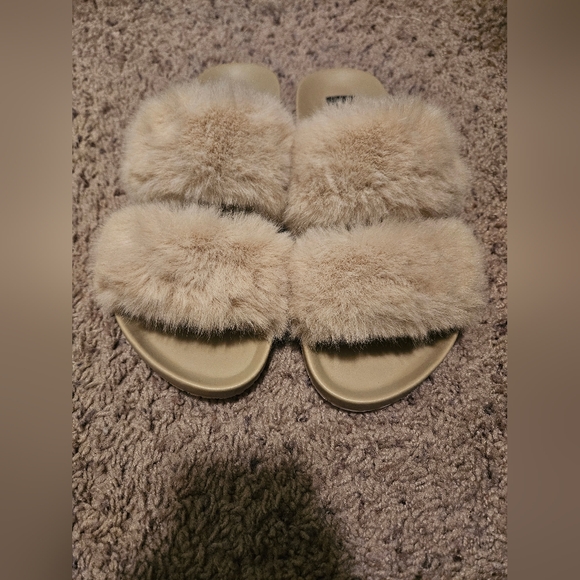 Zac Posen Faux Fur Slides - Picture 2 of 5